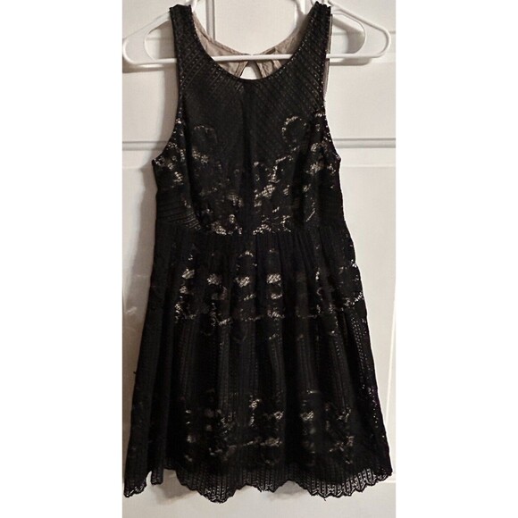 Free People Fit & Flare Black Lace Dress Cut Out Back Lined Sleeveless Size 0 - Picture 1 of 13